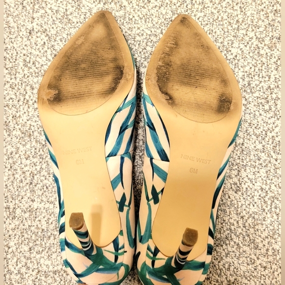 Nine West | Tropic Plant Print | Pointed Toe |Tatiana Pump | Size 6M - Picture 10 of 10